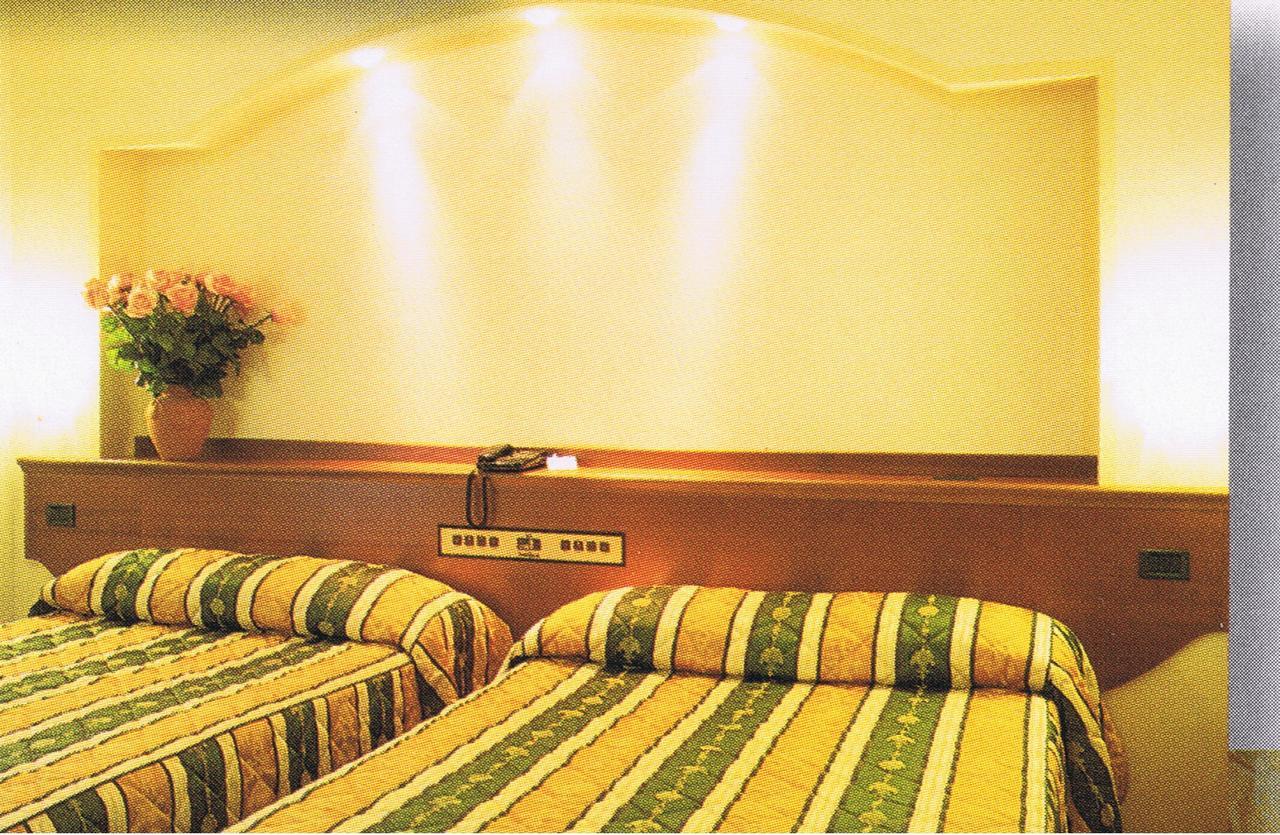 Hotel Piroga Padova Selvazzano Dentro Camera foto