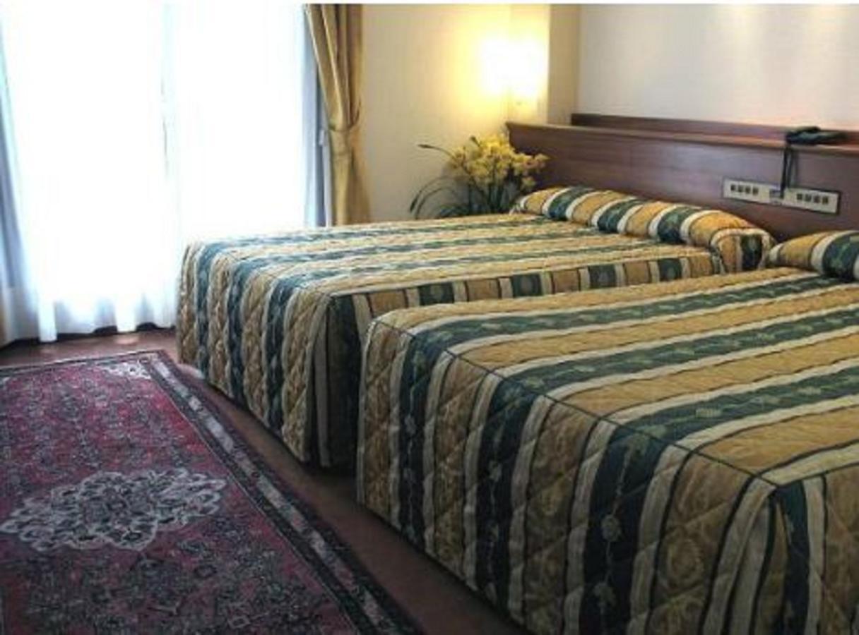 Hotel Piroga Padova Selvazzano Dentro Camera foto