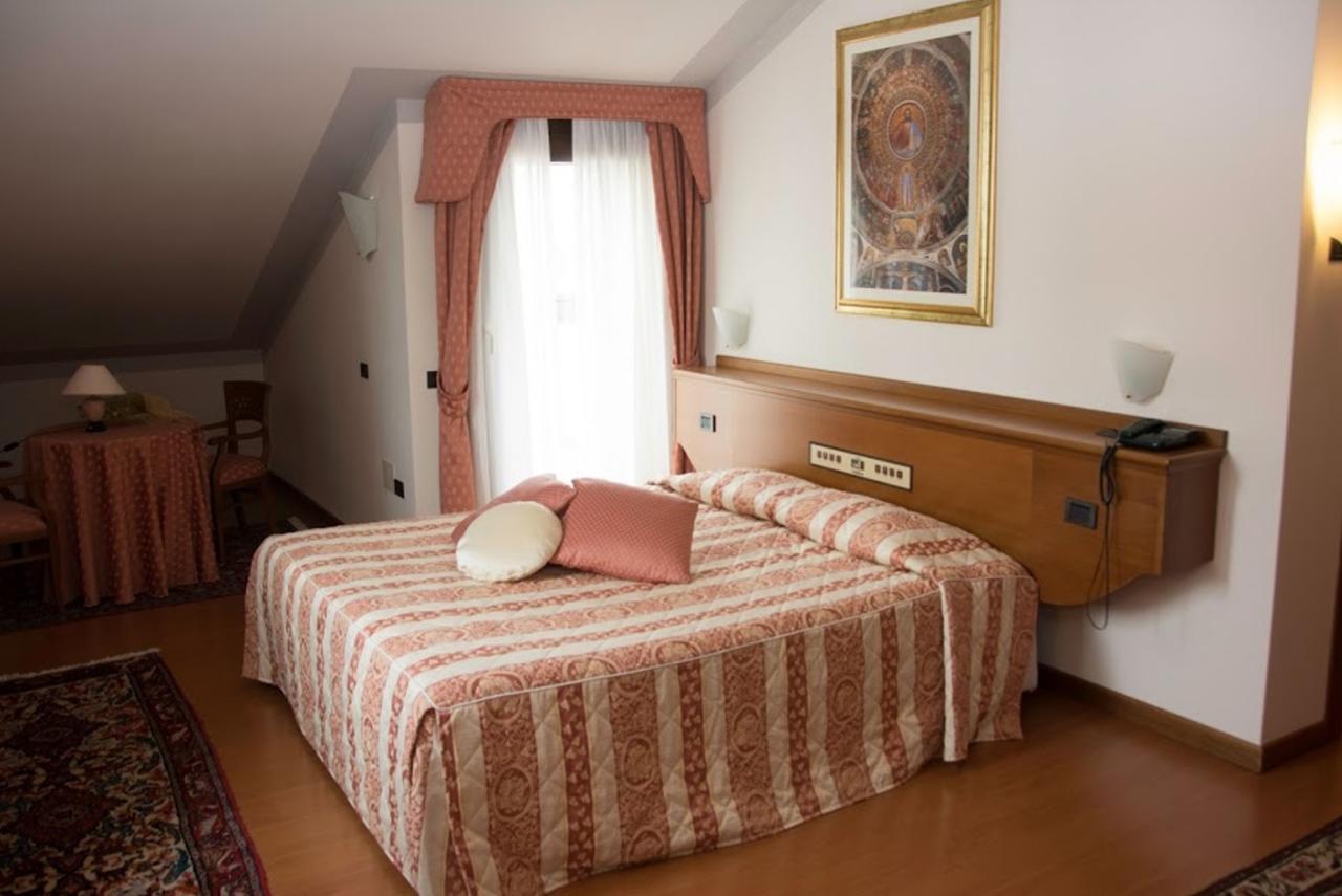 Hotel Piroga Padova Selvazzano Dentro Esterno foto