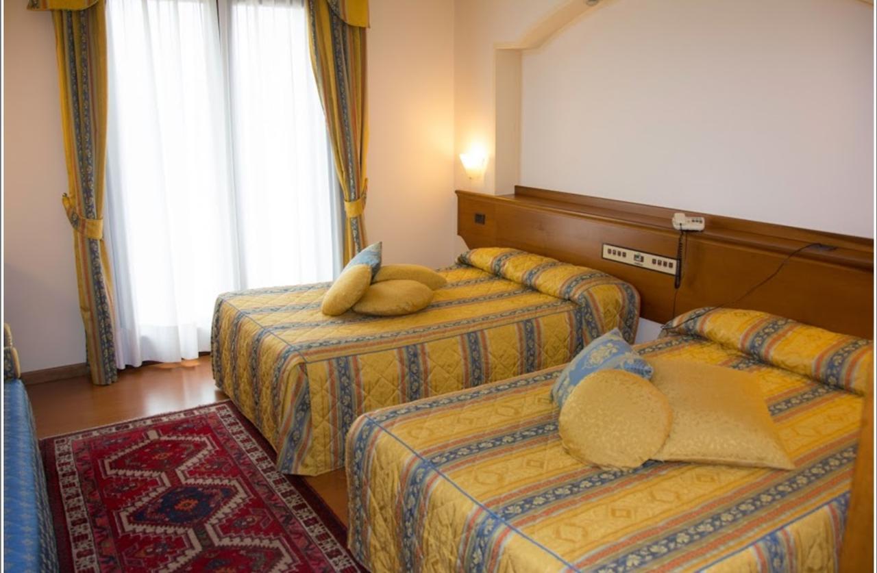 Hotel Piroga Padova Selvazzano Dentro Esterno foto